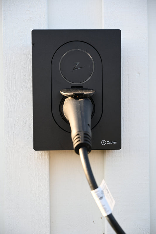 Så väljer du rätt laddbox till din elbil – enkel guide för 2025